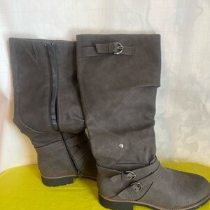 New boots. Never worn. Size 10
